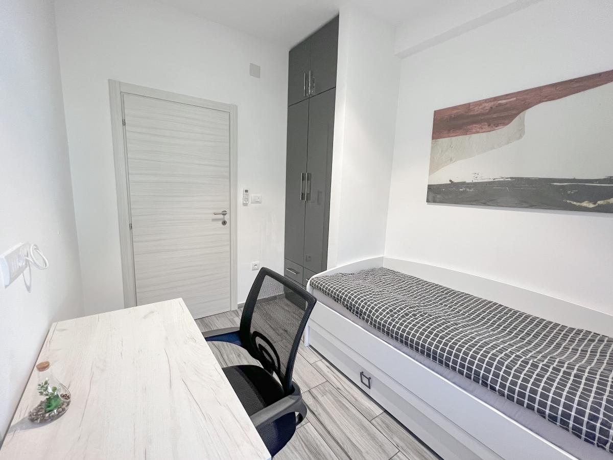 Luxurious two-bedroom apartment of 55m2 with swimming pool in Tivat 12