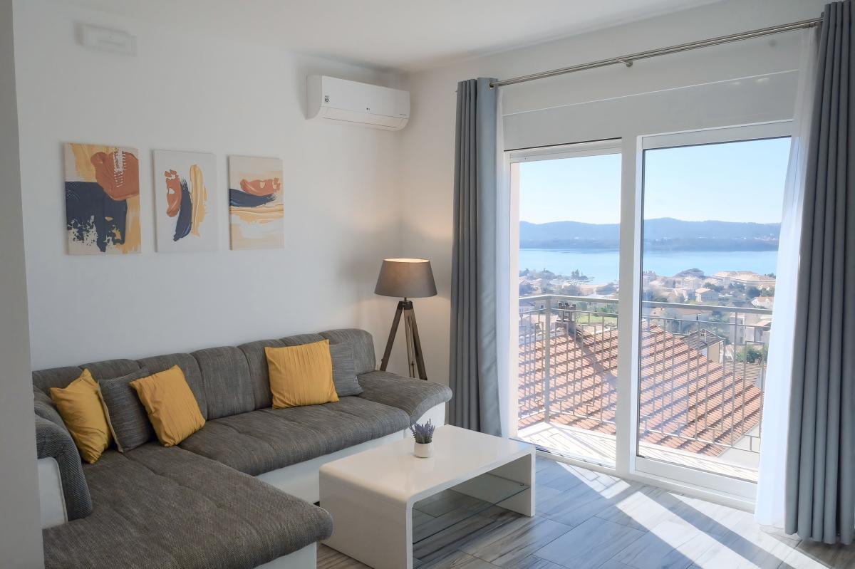 Luxurious two-bedroom apartment of 55m2 with swimming pool in Tivat 15