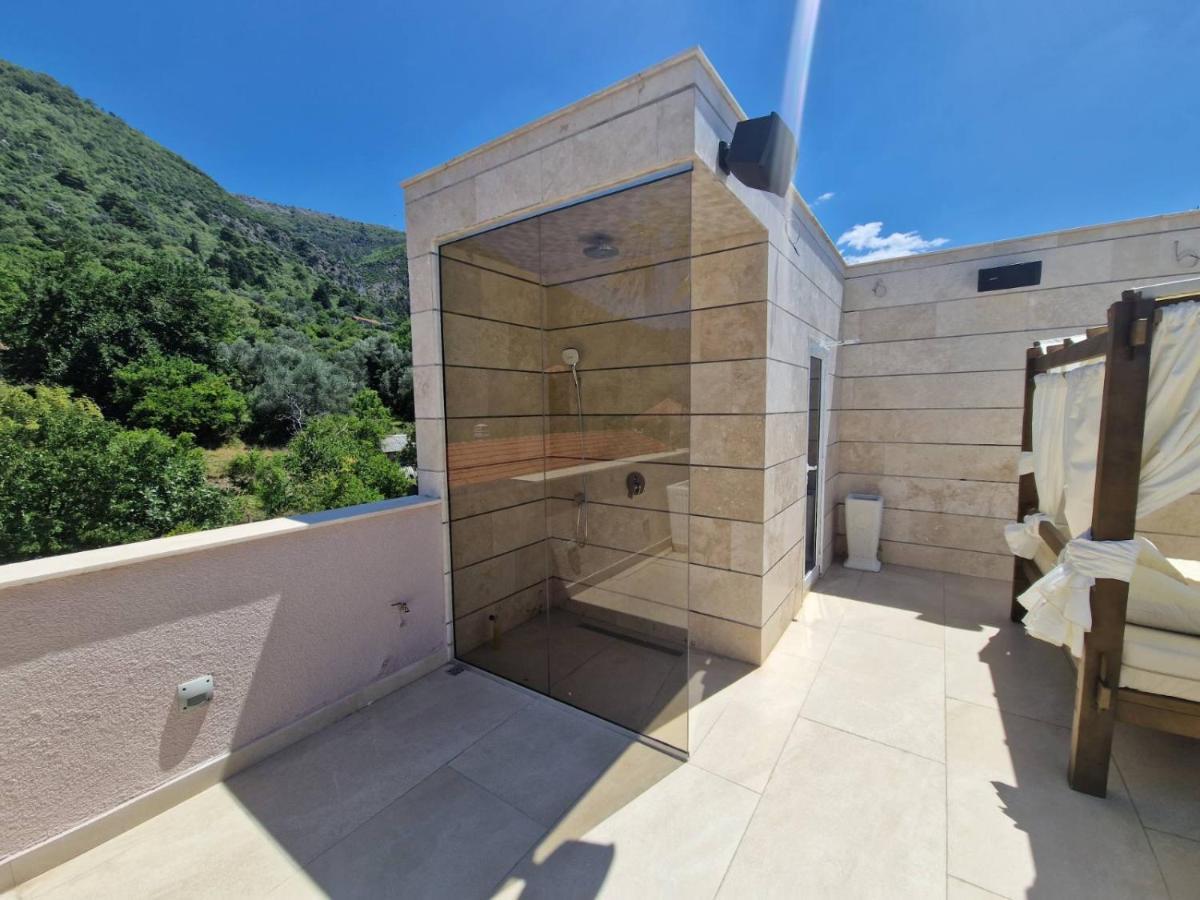 Luxurious two-bedroom apartment of 55m2 with swimming pool in Tivat 23