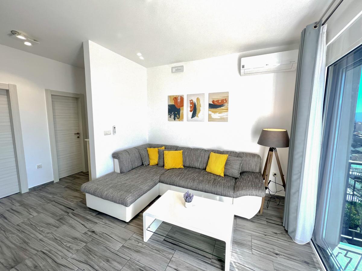 Luxurious two-bedroom apartment of 55m2 with swimming pool in Tivat 7