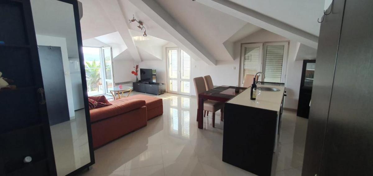 Dvoiposoban stan u Tivtu, 80m² 8