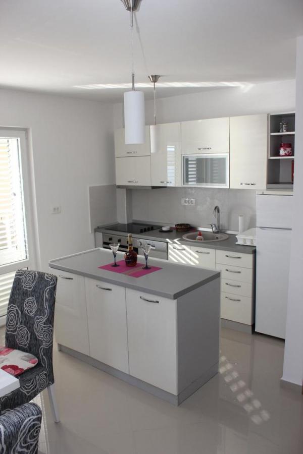 Dvoiposoban stan u Tivtu, 80m² 9