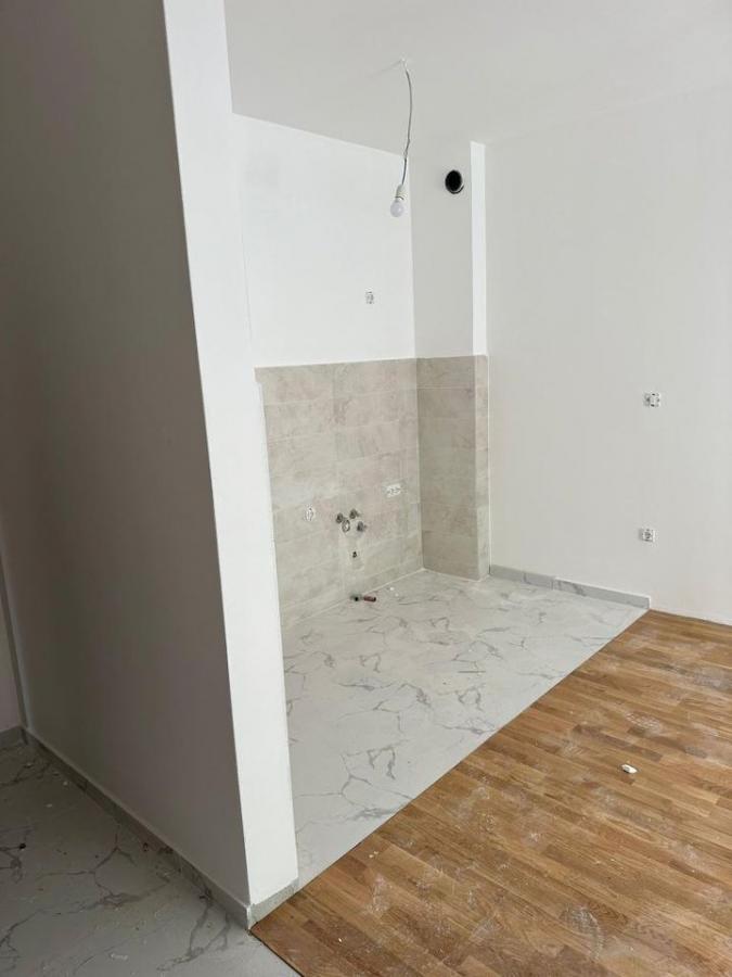 For sale: One-bedroom apartment of 42 m2, Budva 10