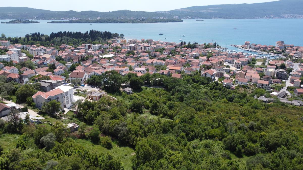 Plot in Tivat 1430 m2 with an approved project for the construction of 2 residential buildings 11