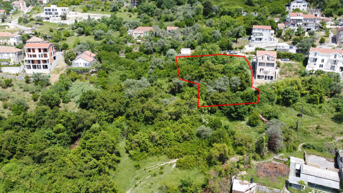 Plot in Tivat 1430 m2 with an approved project for the construction of 2 residential buildings 3