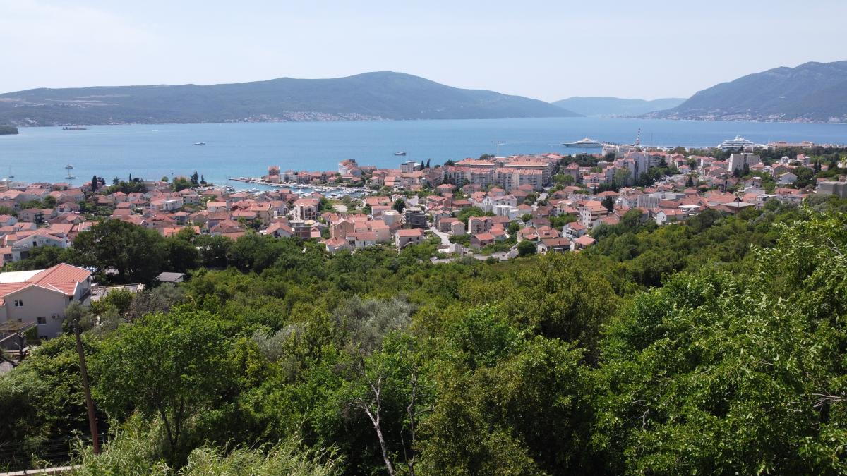 Plot in Tivat 1430 m2 with an approved project for the construction of 2 residential buildings 9