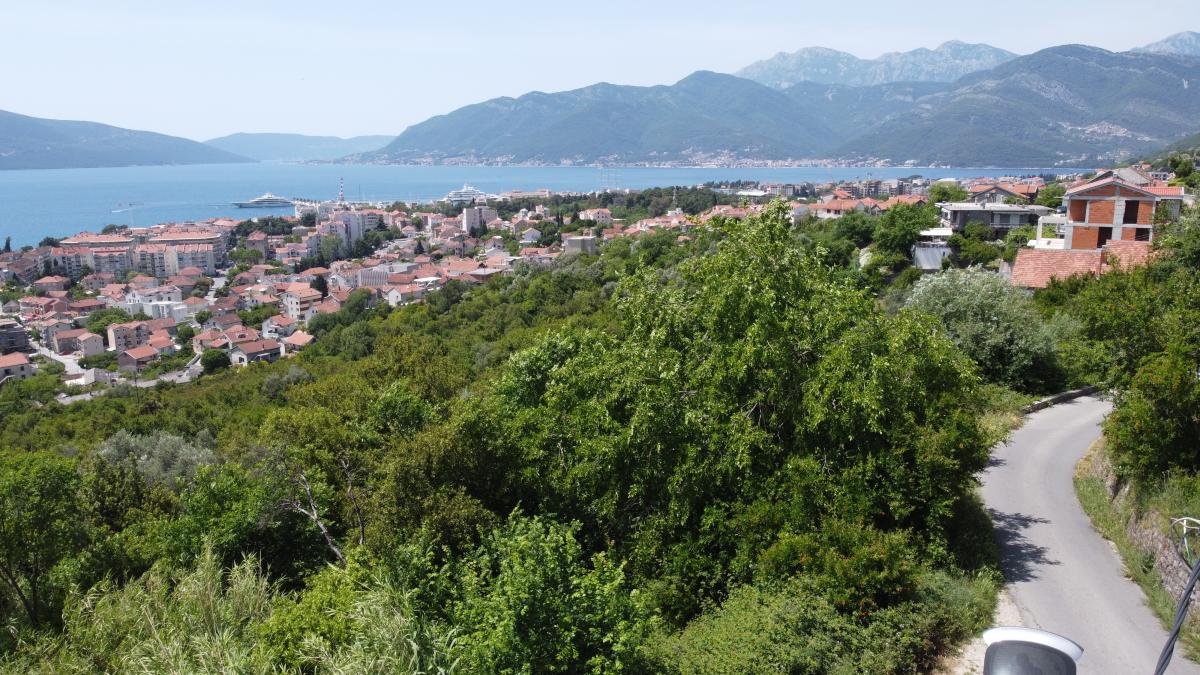 Plot in Tivat 1430 m2 with an approved project for the construction of 2 residential buildings 10