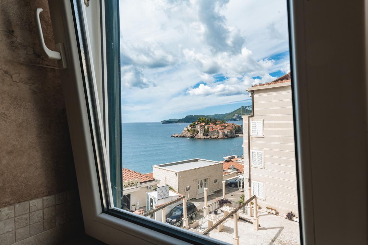 Duplex Apartment for Sale 139 m2, Sveti Stefan, 50m from the Sea, Sea View 18