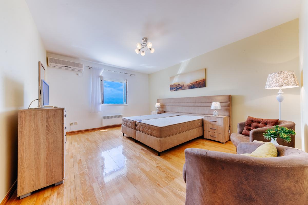 Duplex Apartment for Sale 139 m2, Sveti Stefan, 50m from the Sea, Sea View 19