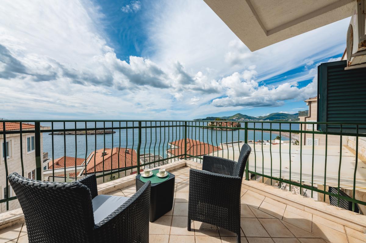 Duplex Apartment for Sale 139 m2, Sveti Stefan, 50m from the Sea, Sea View 25