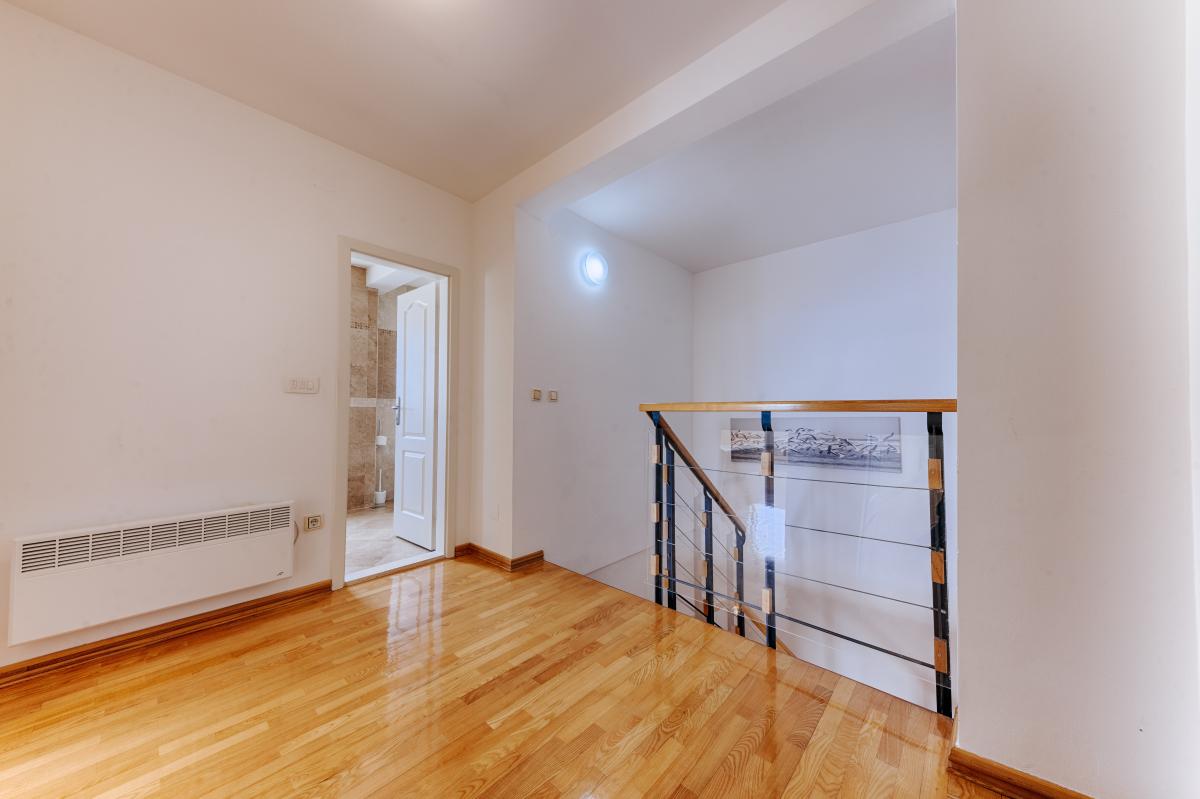 Duplex Apartment for Sale 139 m2, Sveti Stefan, 50m from the Sea, Sea View 29