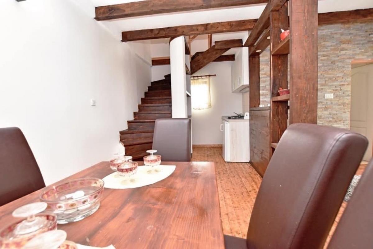 Family Estate for Sale in Vrbanj, 1600 m2, 3 Houses, Stone Fence and Foundations for Additional Structures 12