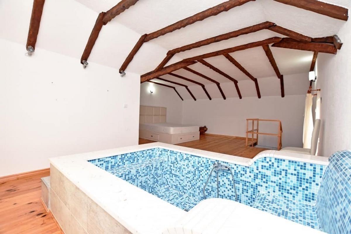 Family Estate for Sale in Vrbanj, 1600 m2, 3 Houses, Stone Fence and Foundations for Additional Structures 13