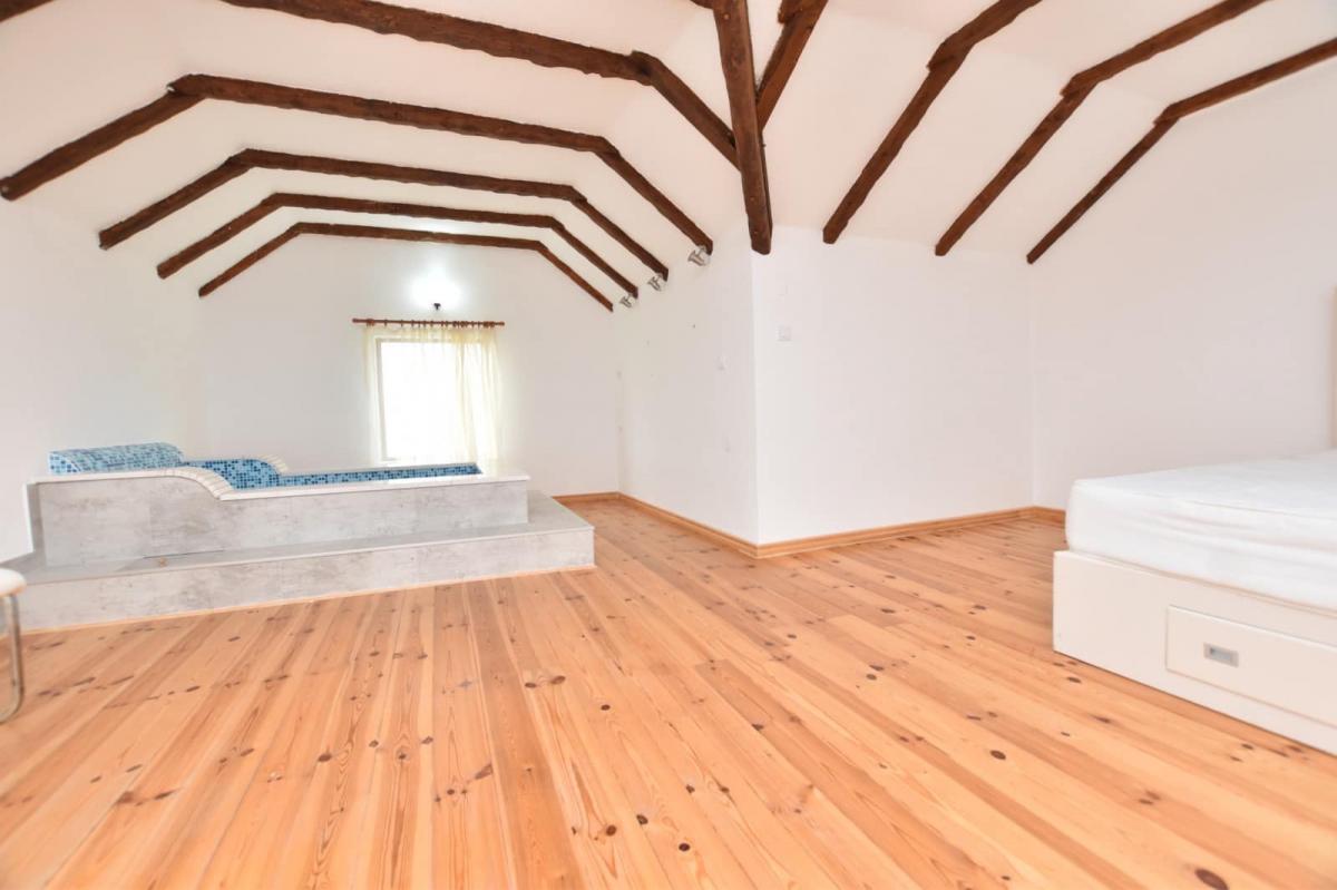 Family Estate for Sale in Vrbanj, 1600 m2, 3 Houses, Stone Fence and Foundations for Additional Structures 18