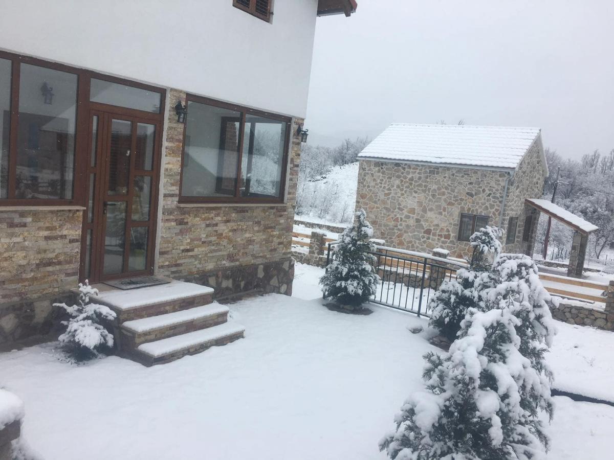 Family Estate for Sale in Vrbanj, 1600 m2, 3 Houses, Stone Fence and Foundations for Additional Structures 6