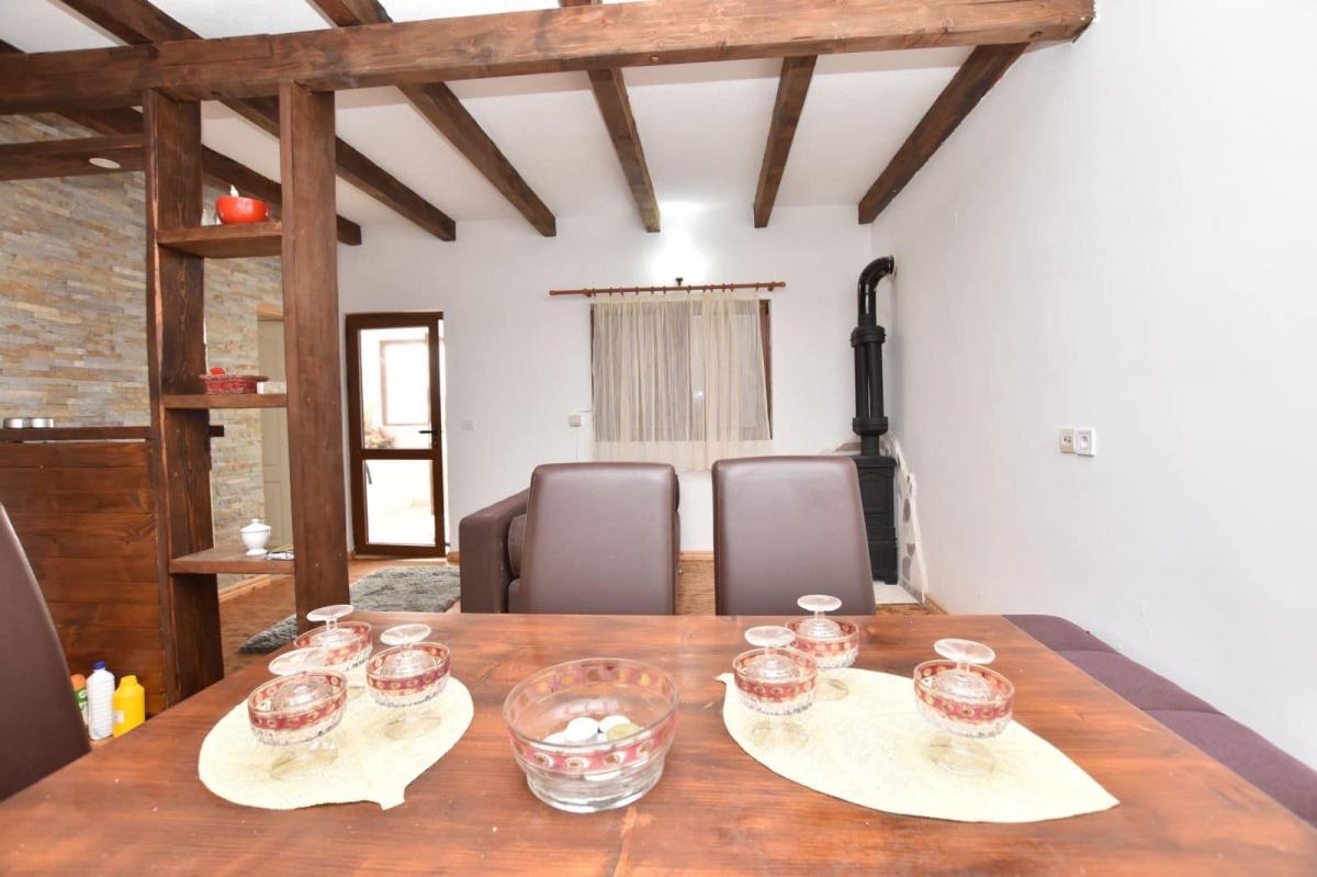 Family Estate for Sale in Vrbanj, 1600 m2, 3 Houses, Stone Fence and Foundations for Additional Structures 9