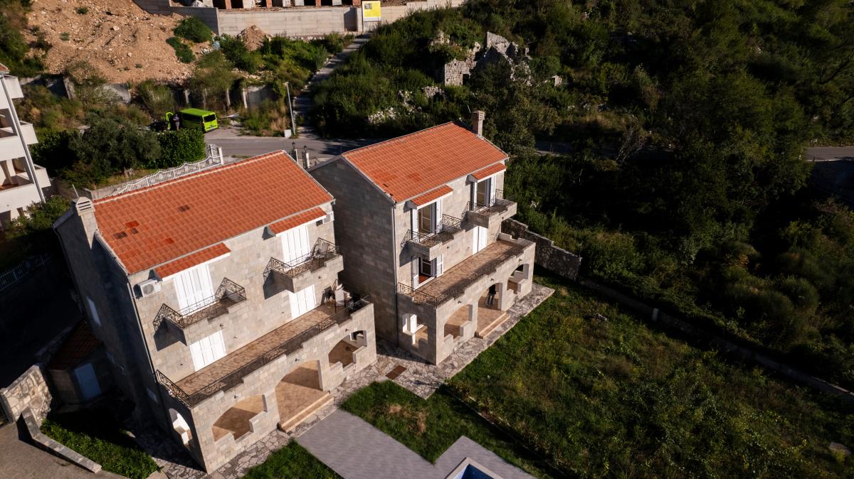 House of 249m2 with sea view in the village of blizikuce 13
