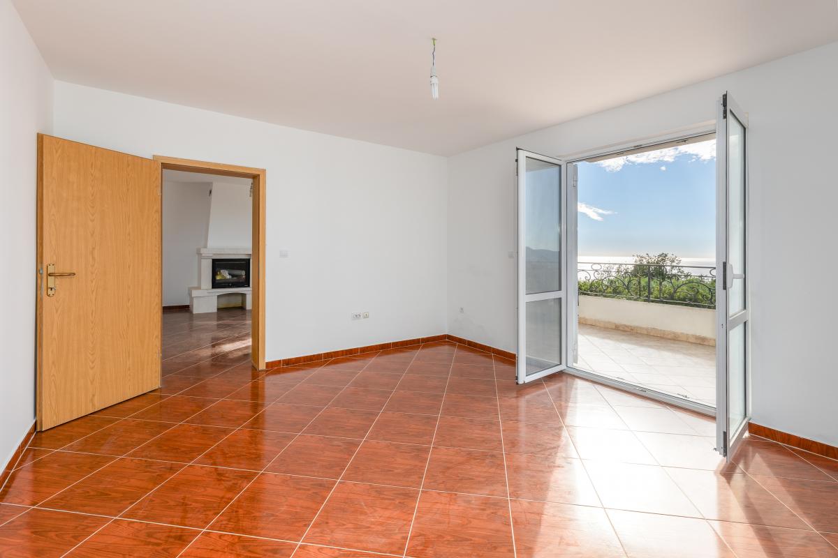 House of 249m2 with sea view in the village of blizikuce 14