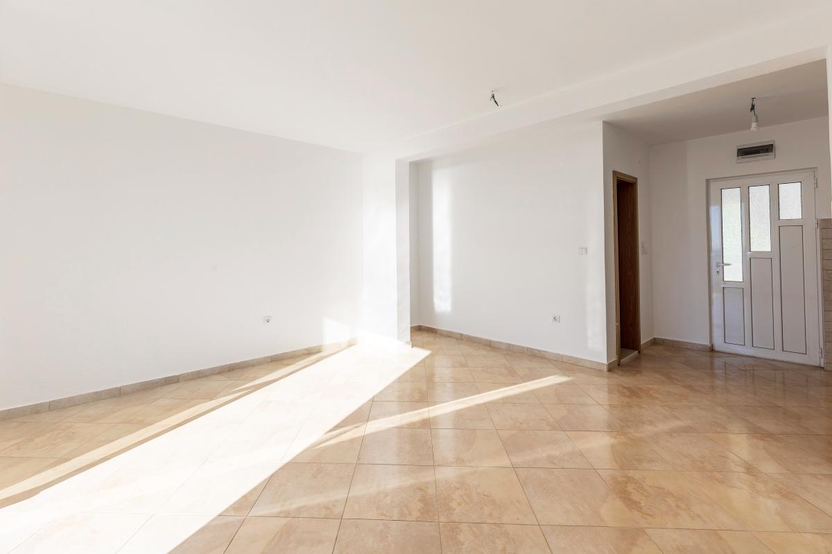 House of 249m2 with sea view in the village of blizikuce 26