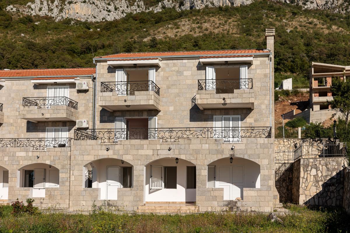House of 249m2 with sea view in the village of blizikuce 29