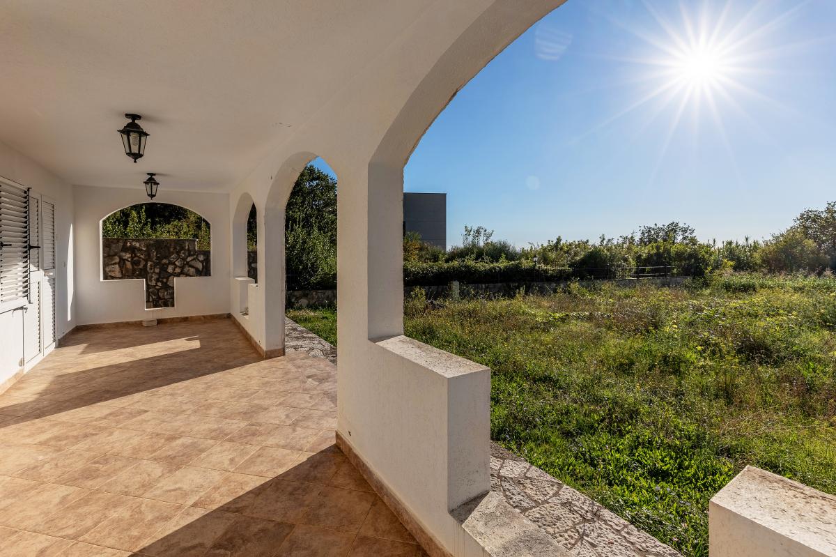 House of 249m2 with sea view in the village of blizikuce 33