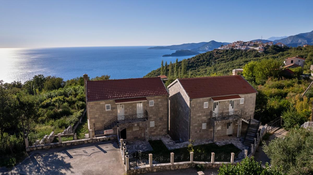House of 249m2 with sea view in the village of blizikuce 6
