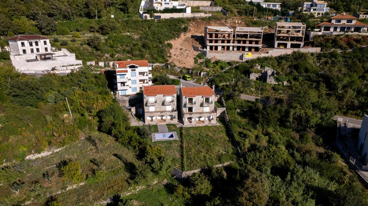 House of 249m2 with sea view in the village of blizikuce 10