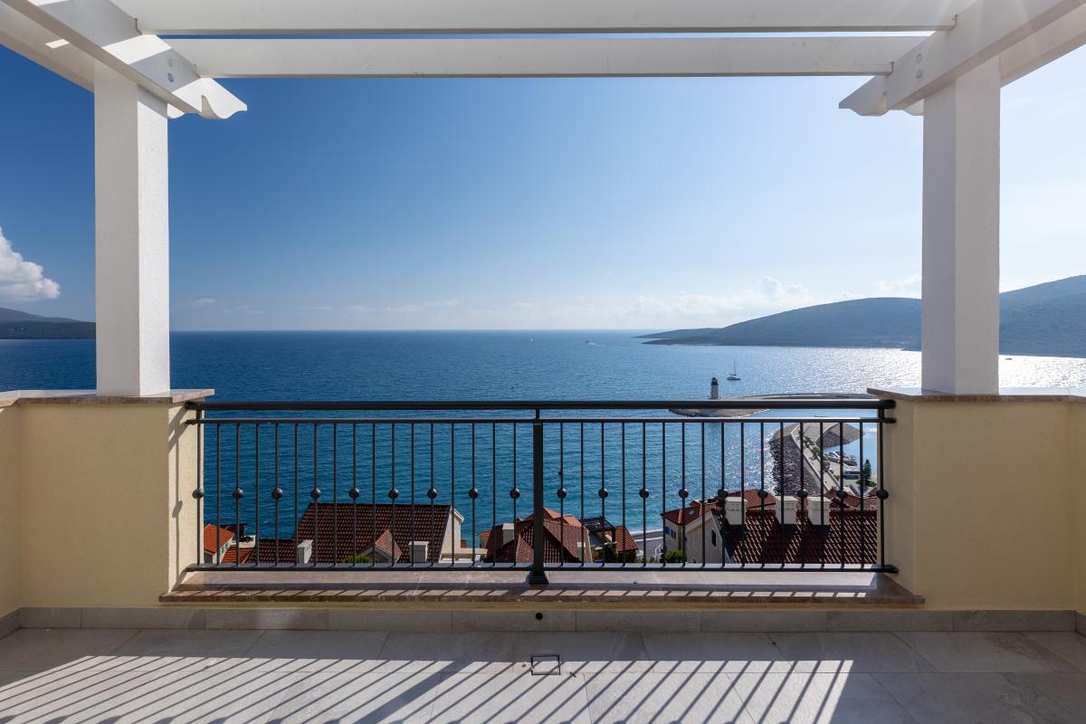 One-bedroom apartment 94 m2 with a sea view, Luštica Bay 7