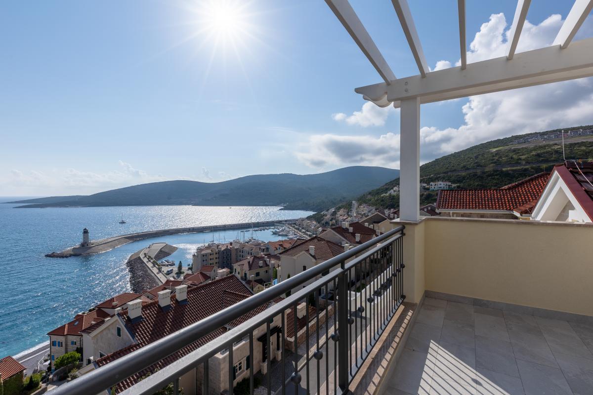 One-bedroom apartment 94 m2 with a sea view, Luštica Bay 9