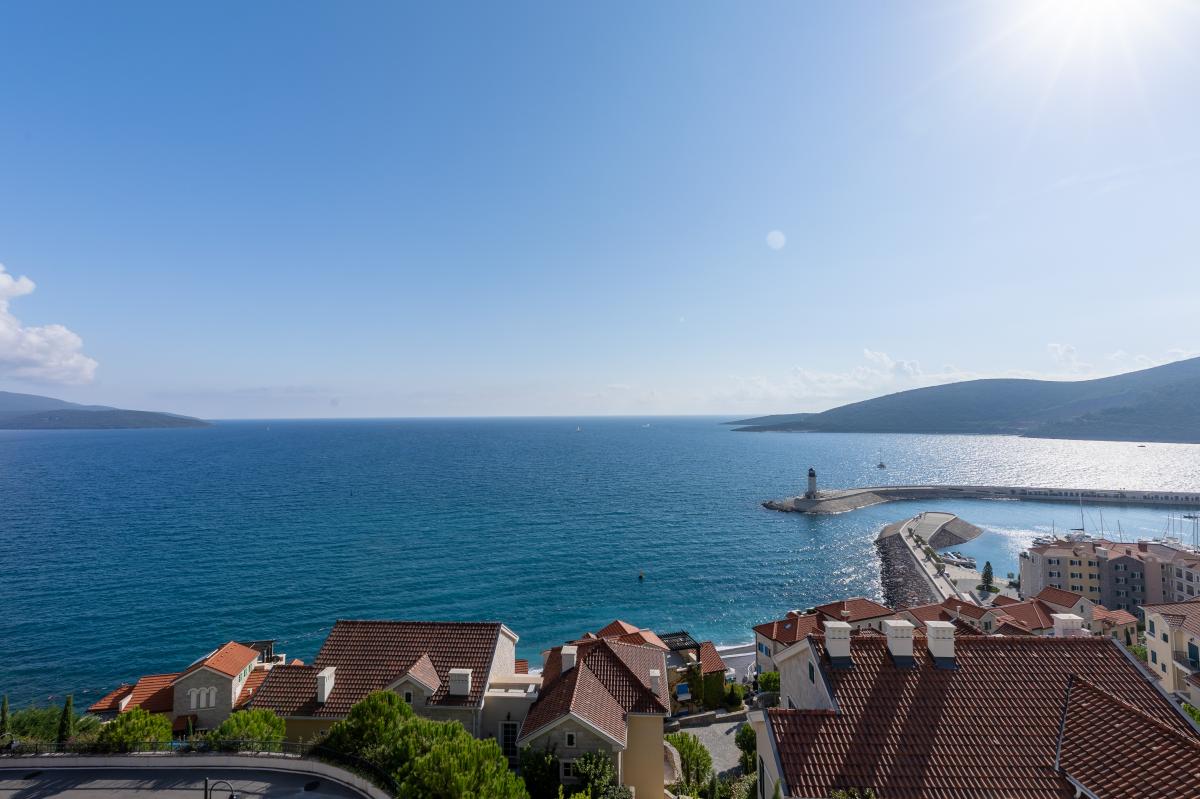 One-bedroom apartment 94 m2 with a sea view, Luštica Bay 10