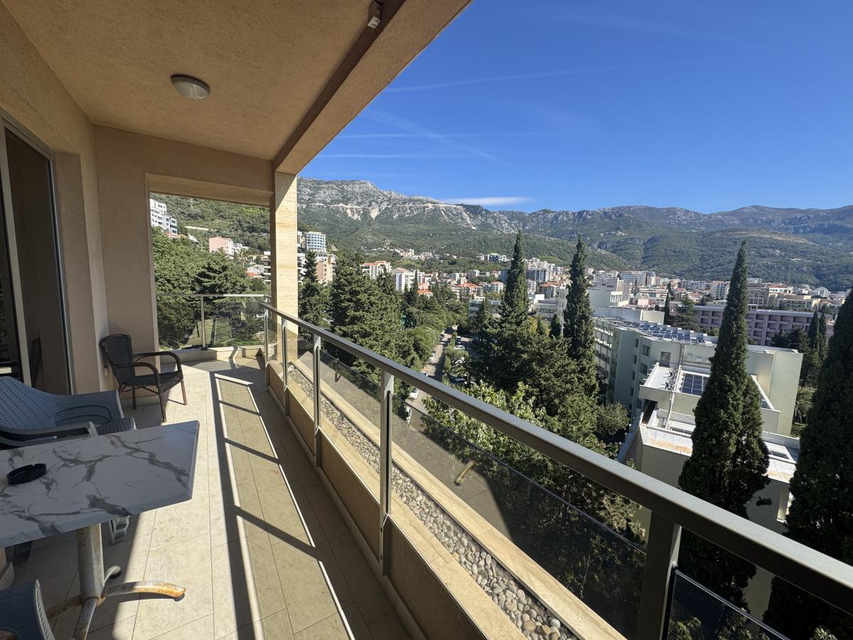 Trosoban stan u Budvi, 115m²