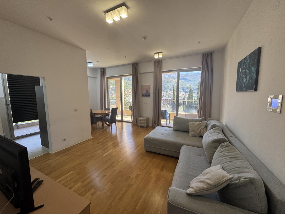 Trosoban stan u Budvi, 115m² 2