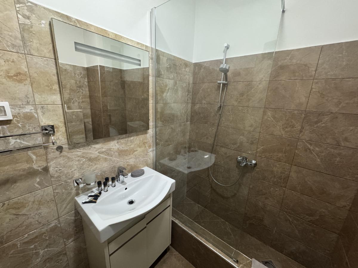 Trosoban stan u Budvi, 115m² 12