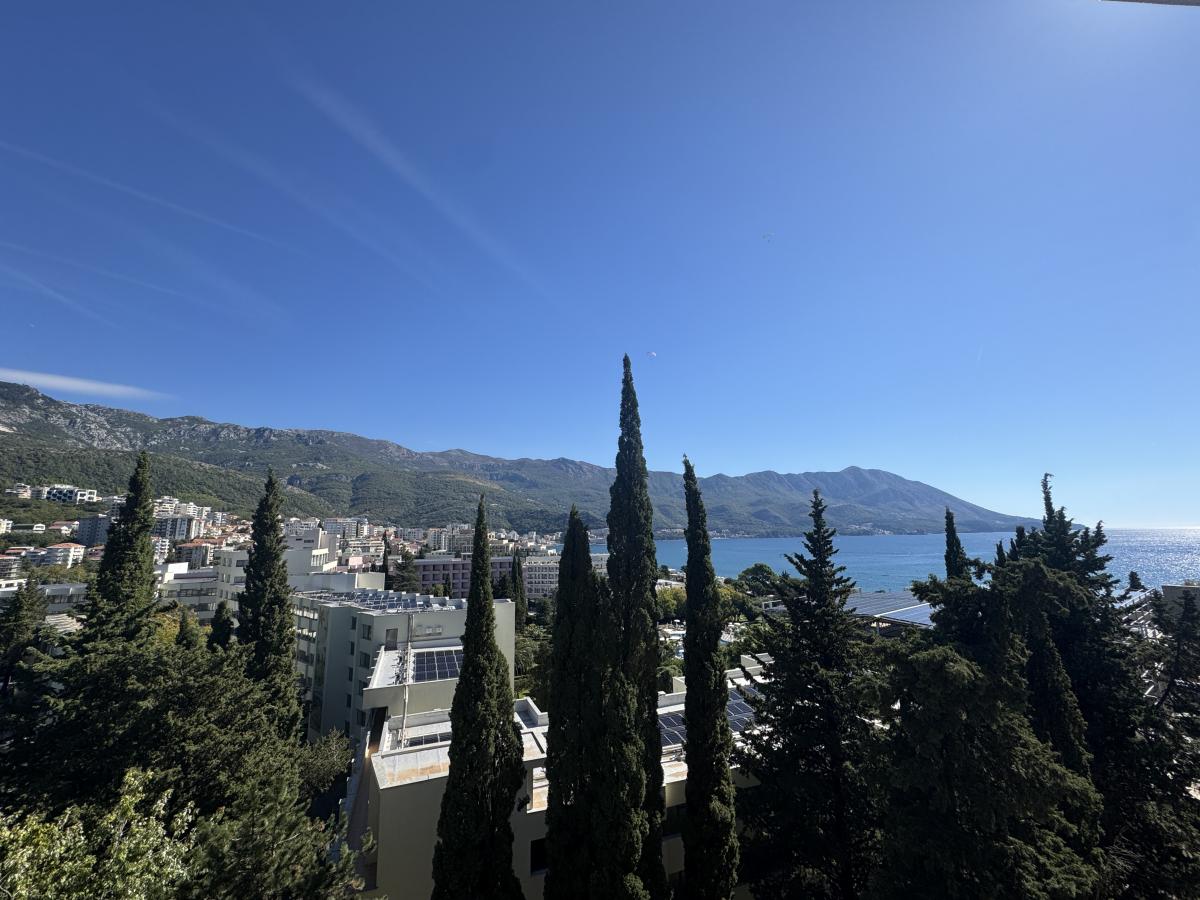 Trosoban stan u Budvi, 115m² 9