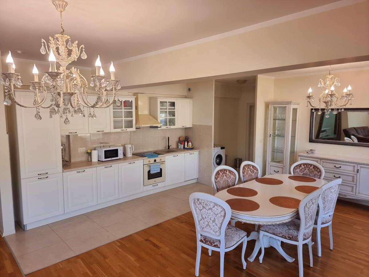 Trosoban stan u Budvi, 134m² 2