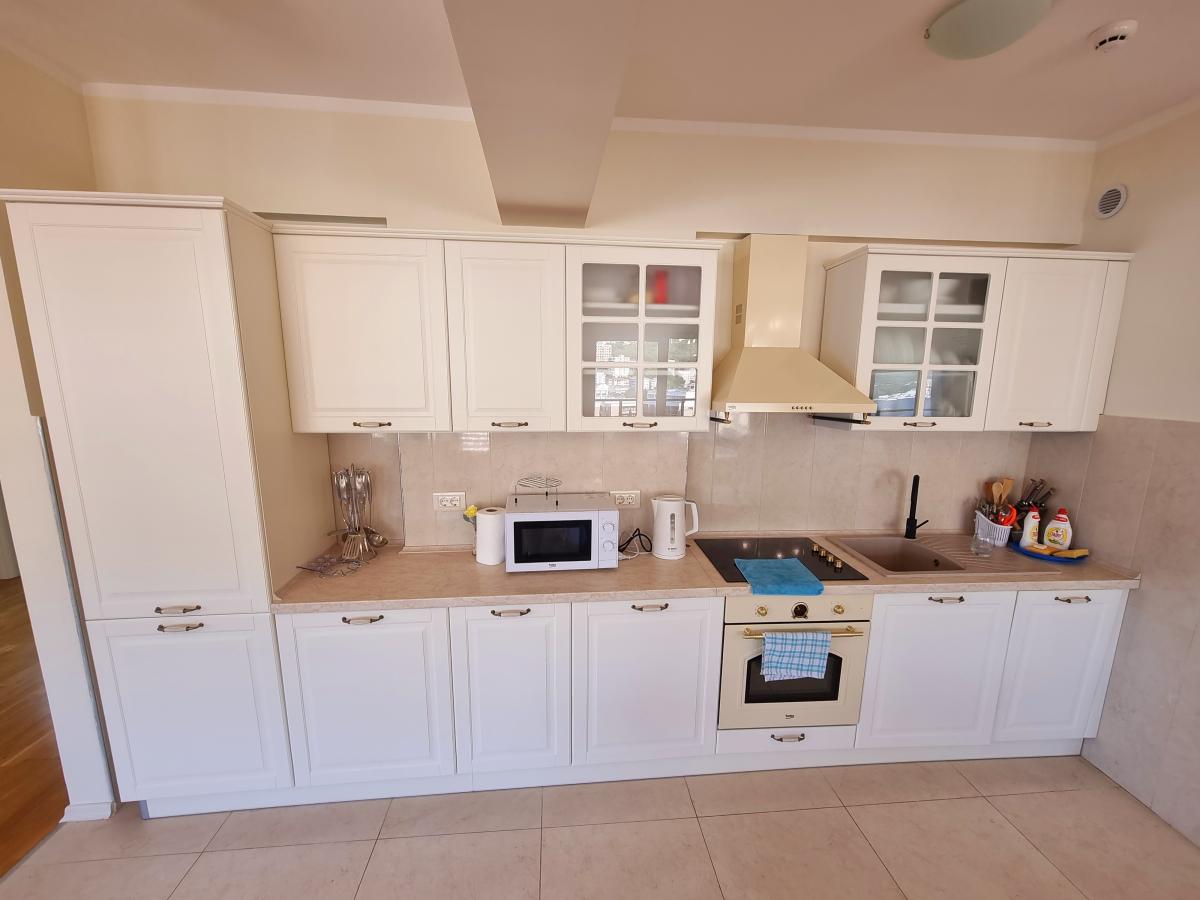 Trosoban stan u Budvi, 134m² 13