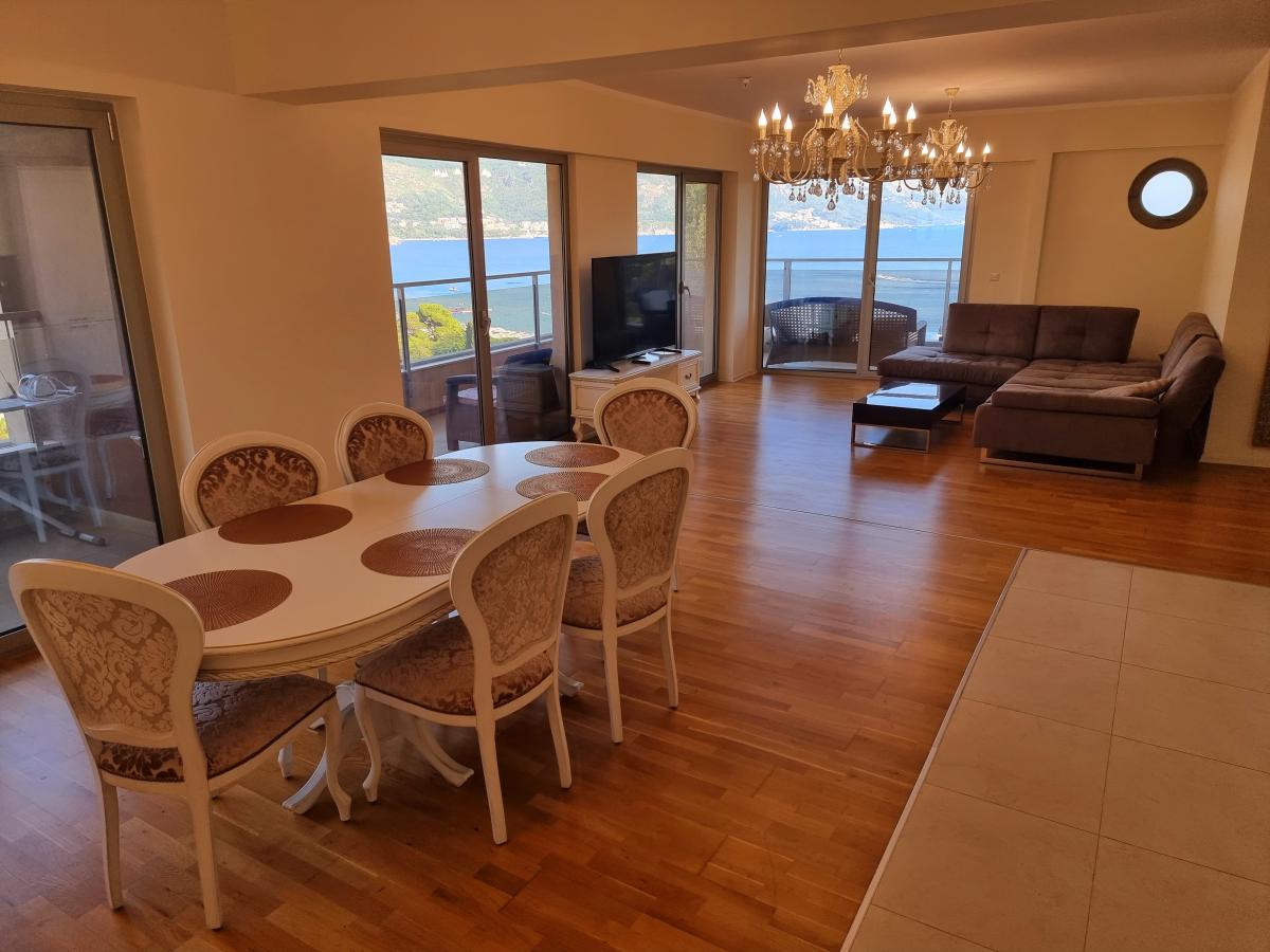 Trosoban stan u Budvi, 134m² 3