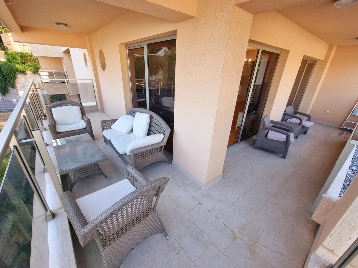 Trosoban stan u Budvi, 134m² 25