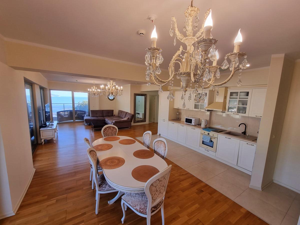 Trosoban stan u Budvi, 134m² 5