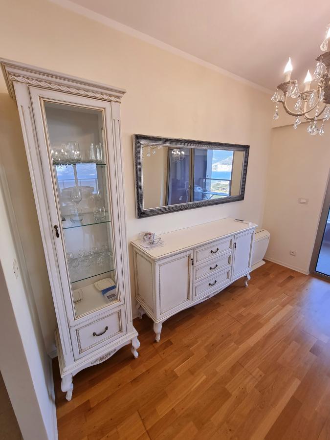 Trosoban stan u Budvi, 134m² 10
