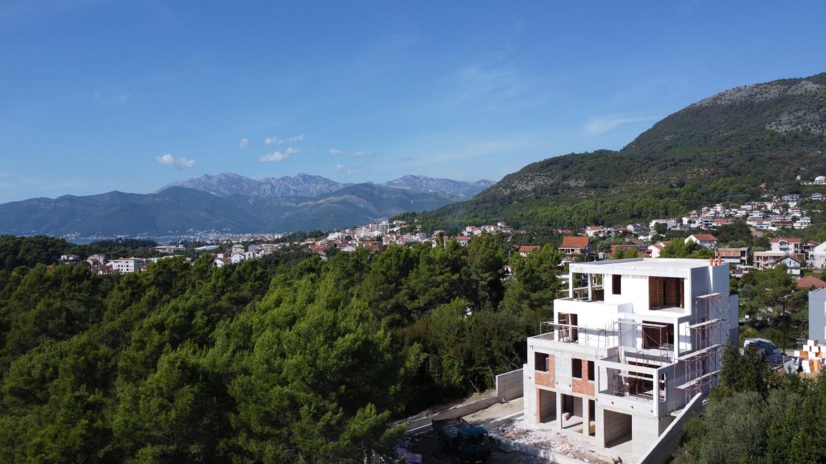Two-Bedroom Apartment of 90 m2 for Sale in Prime Residence, Tivat 7