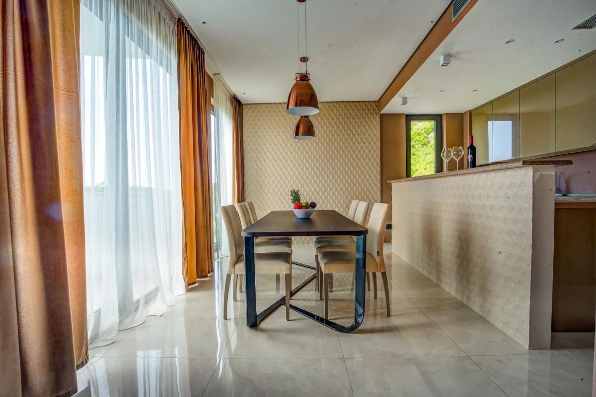 Kuća u Budvi, 364m² 2