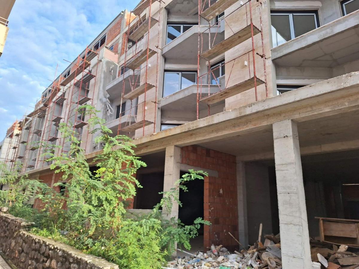 Trosoban stan u Budvi, 84m²