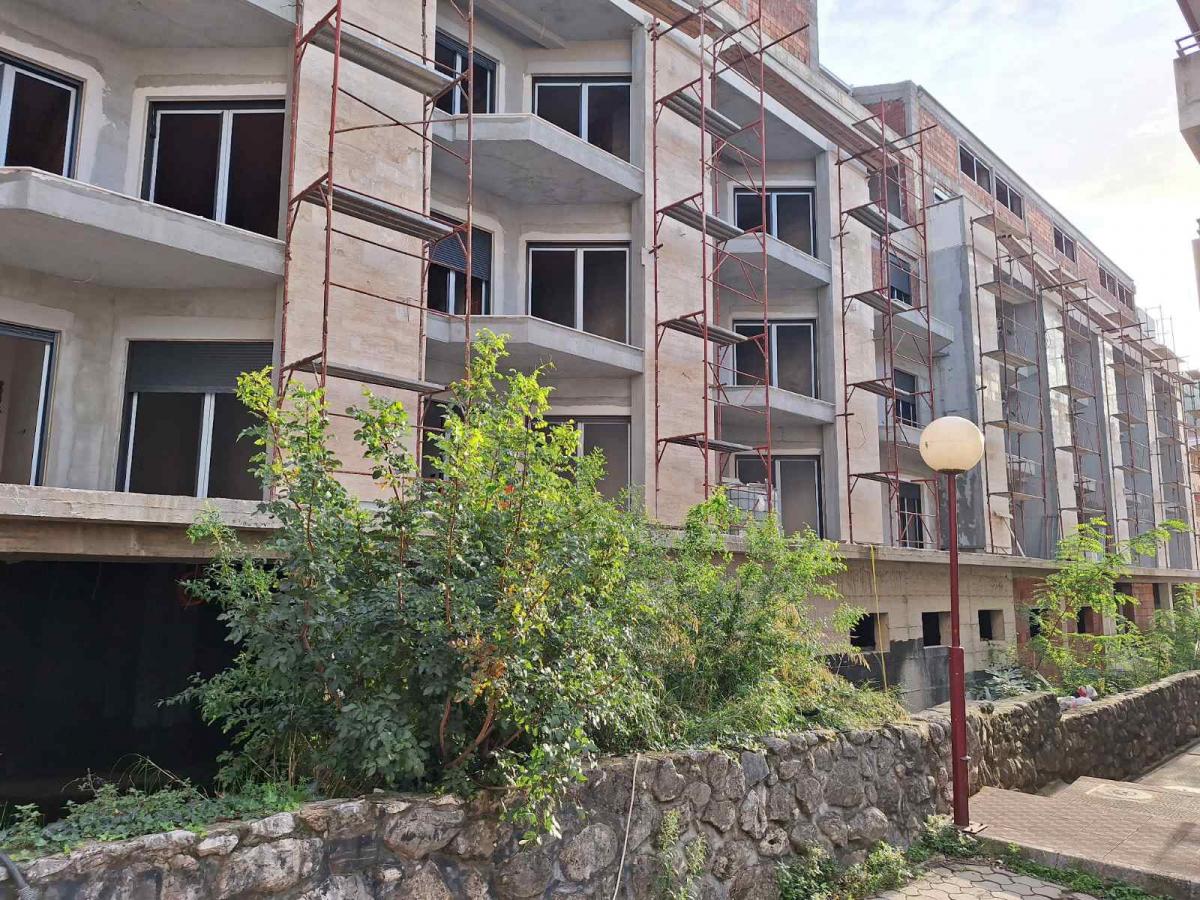 Trosoban stan u Budvi, 84m² 8