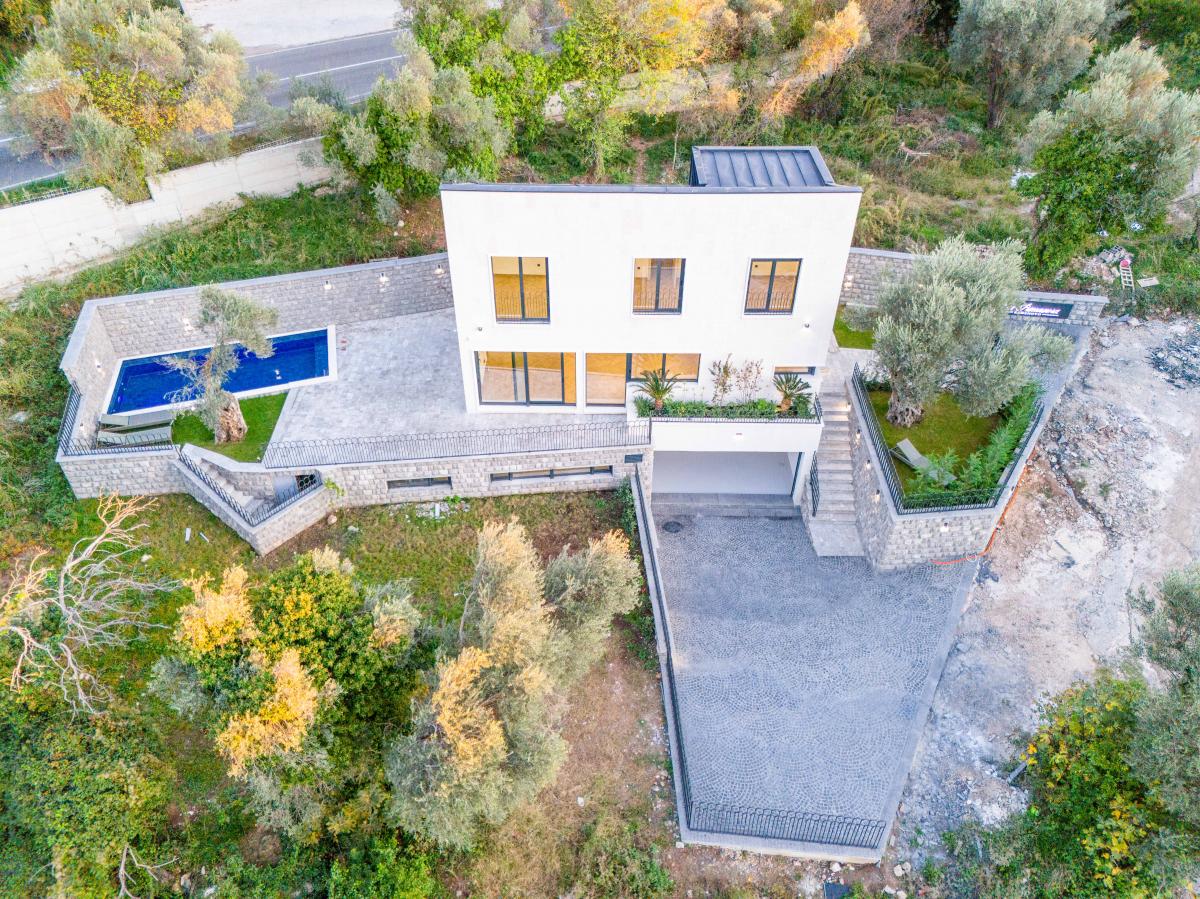Luksuzna Vila od 240m2 sa bazenom, Budva 2