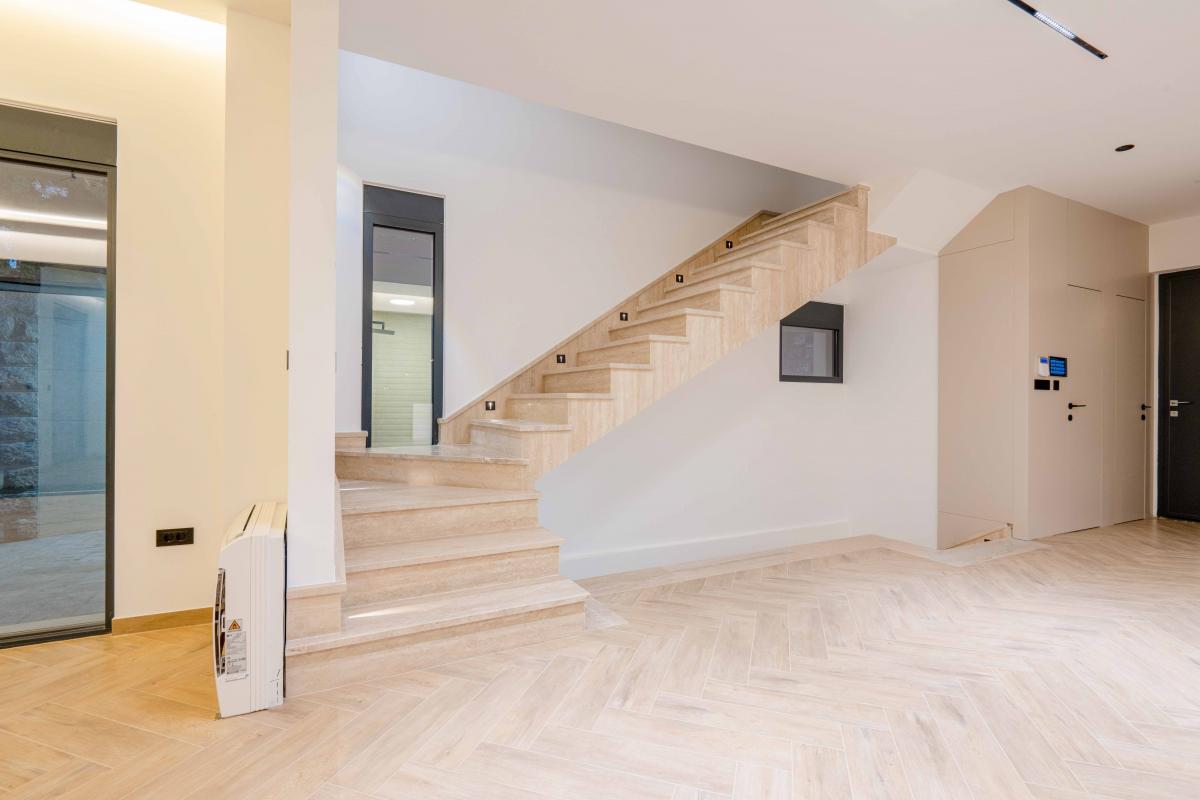 Luksuzna Vila od 240m2 sa bazenom, Budva 11