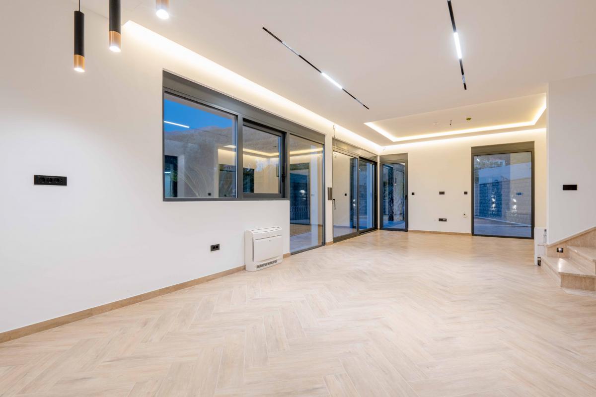 Luksuzna Vila od 240m2 sa bazenom, Budva 12