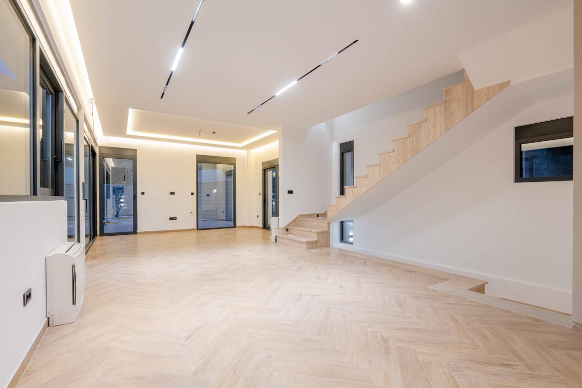 Luksuzna Vila od 240m2 sa bazenom, Budva 14
