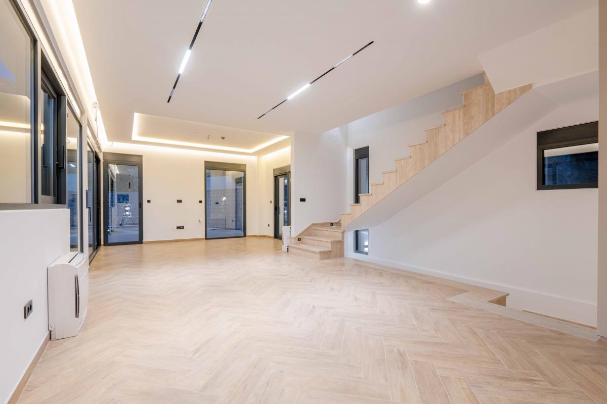 Luksuzna Vila od 240m2 sa bazenom, Budva 15