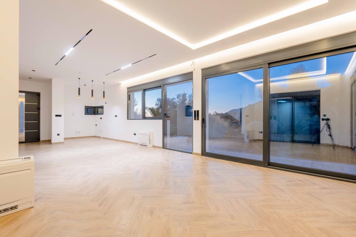 Luksuzna Vila od 240m2 sa bazenom, Budva 16